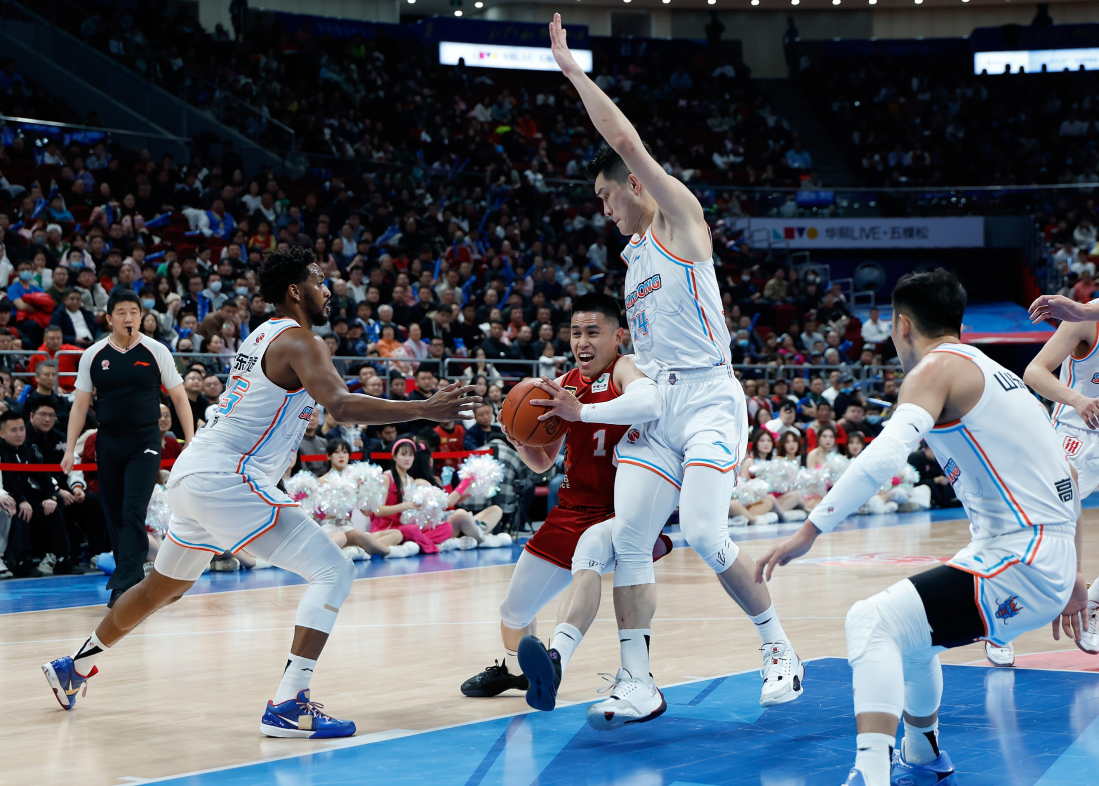 kaiyun体育app-关于欧篮联转会期再迎强敌，北京首钢临场应变，主帅态度——气氛紧张，更衣室氛围转暖的信息