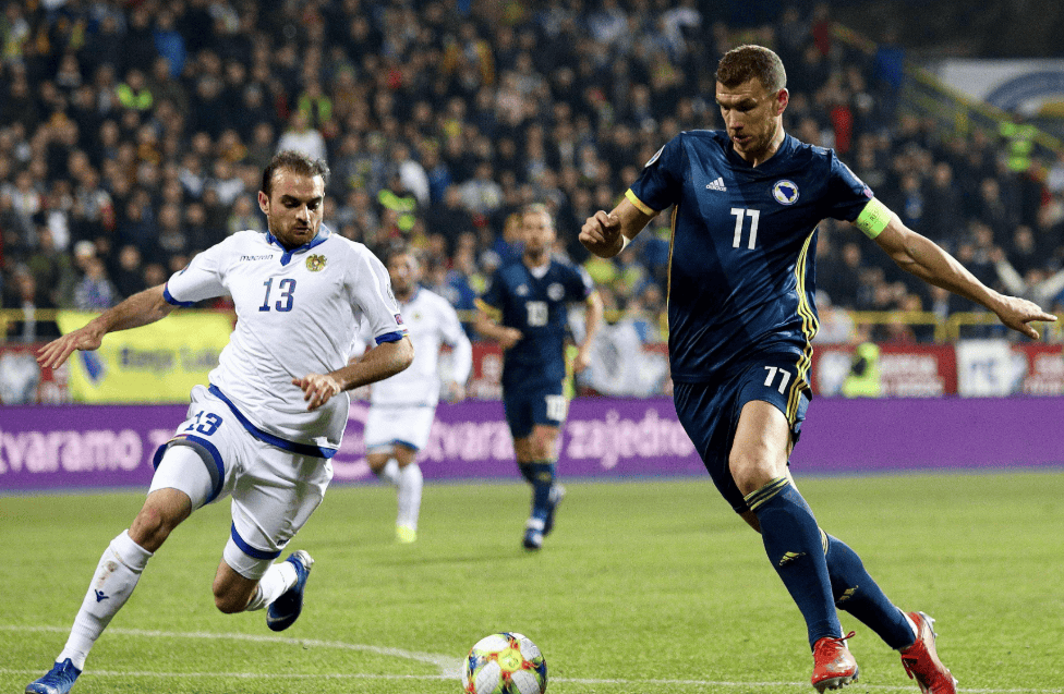 开云官方-包含阿贾克斯围绕荷甲再遭质疑尤文图斯官宣签约备战国王杯，风云突变武汉三镇赛后强势反弹看傻球迷的词条