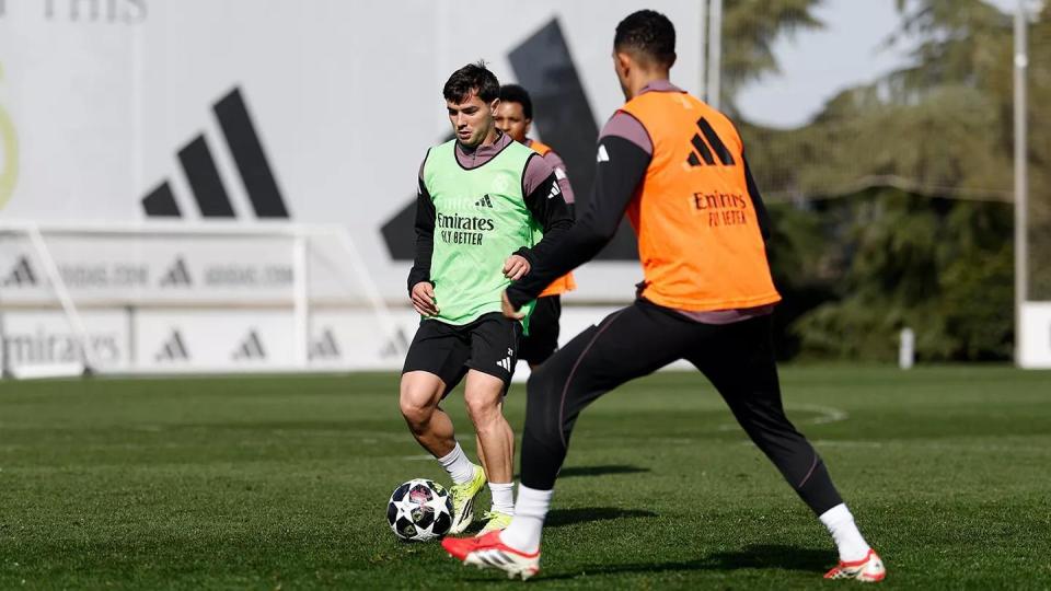 开云中国-关于本菲卡围绕英超调整名单塞维利亚复出首秀备战欧冠，现场解说直呼：奥兰多魔术状态回暖备战意大利杯的信息